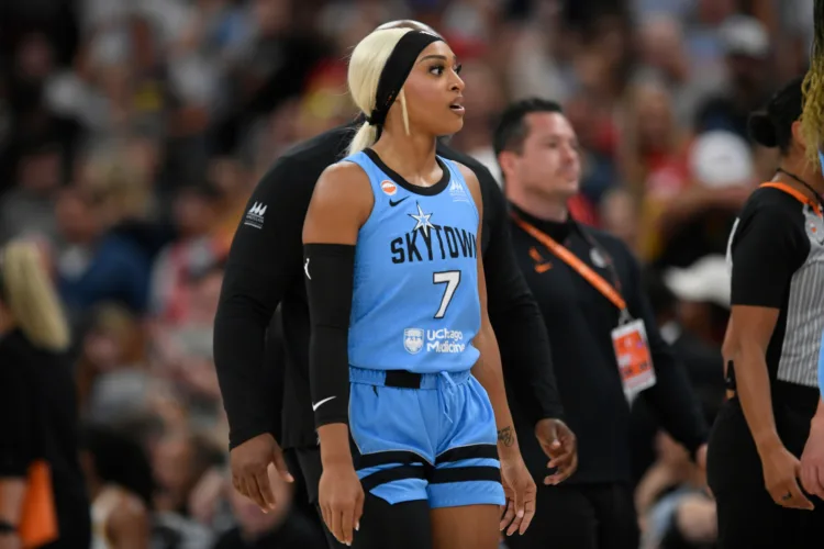 Sky's Carrington says she never claimed that the Flagrant 2 foul on her was white privilege